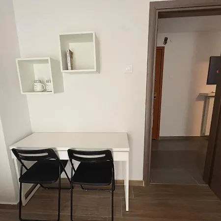 Apartment Stylish & Bright 2br In - Walk Everywhere - Near Helexpo