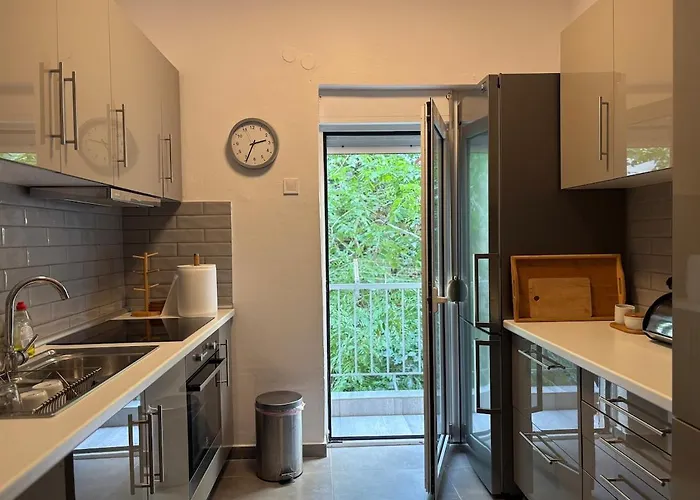 Stylish & Bright 2br In - Walk Everywhere - Near Helexpo Appartement