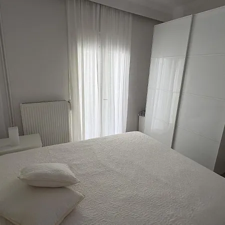 Stylish & Bright 2br In - Walk Everywhere - Near Helexpo アパート