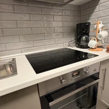 Stylish & Bright 2br In - Walk Everywhere - Near Helexpo Daire Selanik