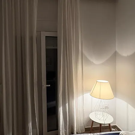 Stylish & Bright 2br In - Walk Everywhere - Near Helexpo Appartamento Salonicco