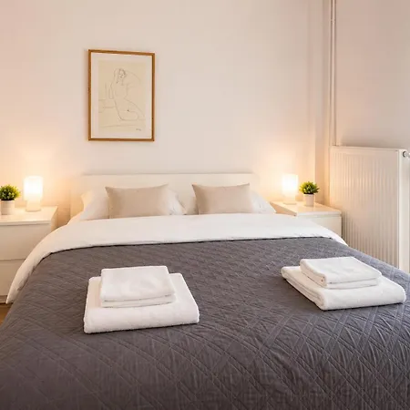 Stylish & Bright 2br In - Walk Everywhere - Near Helexpo