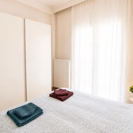 Stylish & Bright 2br In - Walk Everywhere - Near Helexpo Appartamento Salonicco