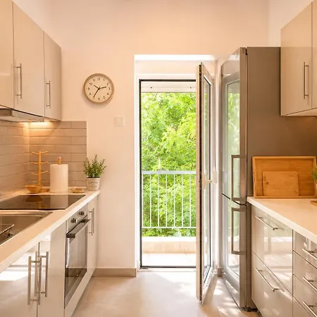 Stylish & Bright 2br In - Walk Everywhere - Near Helexpo Appartamento Salonicco