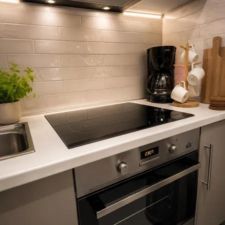Stylish & Bright 2br In - Walk Everywhere - Near Helexpo Appartamento Salonicco