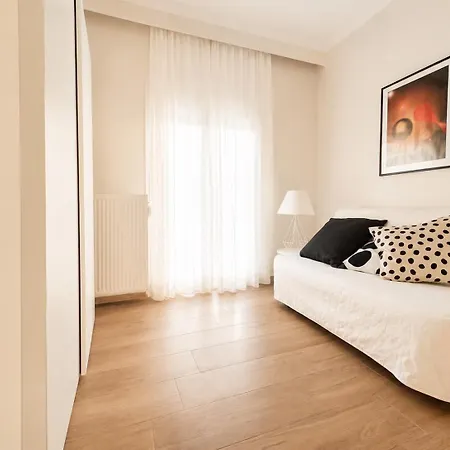 Stylish & Bright 2br In - Walk Everywhere - Near Helexpo Appartamento Salonicco