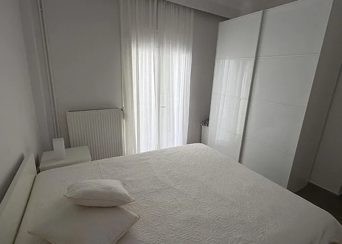 Stylish & Bright 2br In - Walk Everywhere - Near Helexpo Apartment