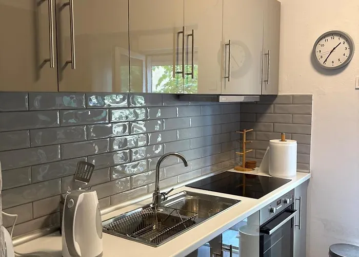 Apartment Stylish & Bright 2br In - Walk Everywhere - Near Helexpo