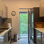 Stylish & Bright 2br In - Walk Everywhere - Near Helexpo 아파트